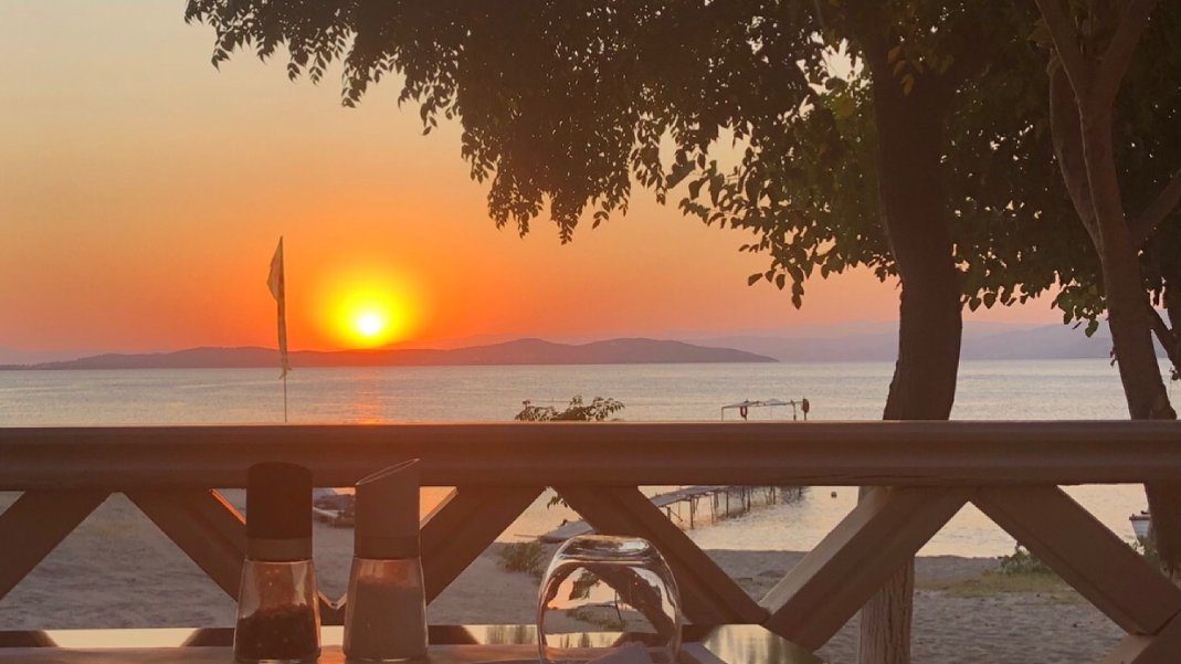 Lemoniadis — seaside dining in Ouranoupoli